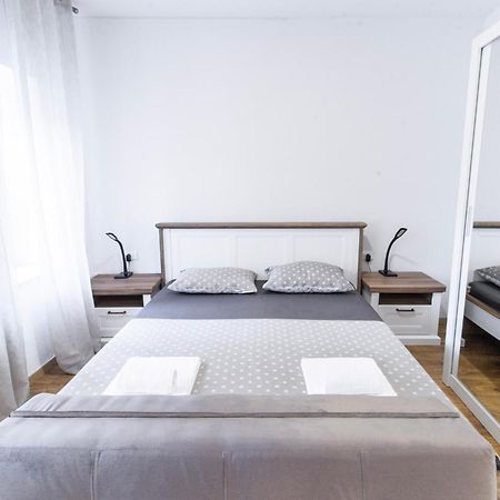 Apartments Florian Lopud Esterno foto