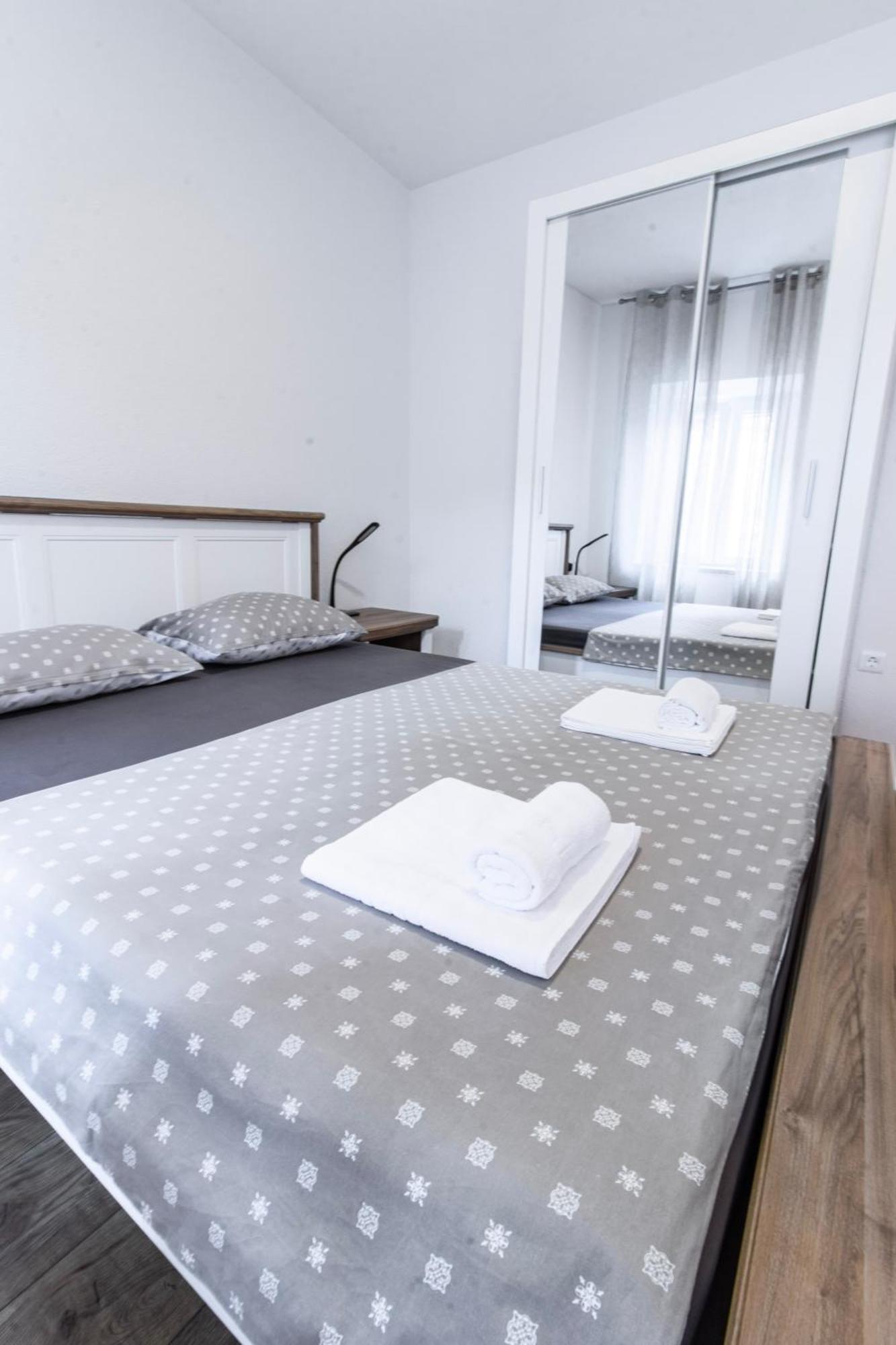 Apartments Florian Lopud Esterno foto