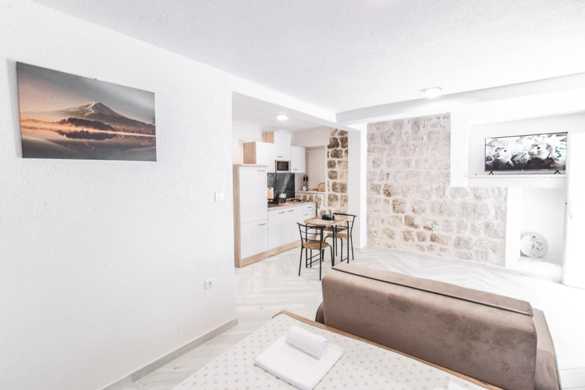 Apartments Florian Lopud Esterno foto